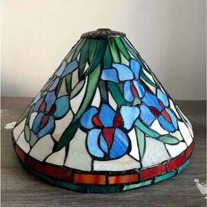 Stained Glass Tiffany Style Hand Crafted Blue Iris Floral Motif Lamp Shade EUC